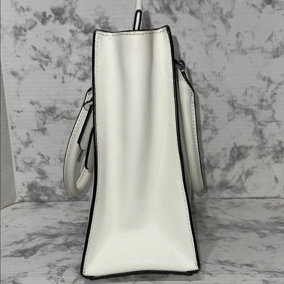 Michael Kors White Bridgette Medium handbag - Picture 2 of 15